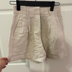 Mid-High Women’s Shorts in Natural Ecru